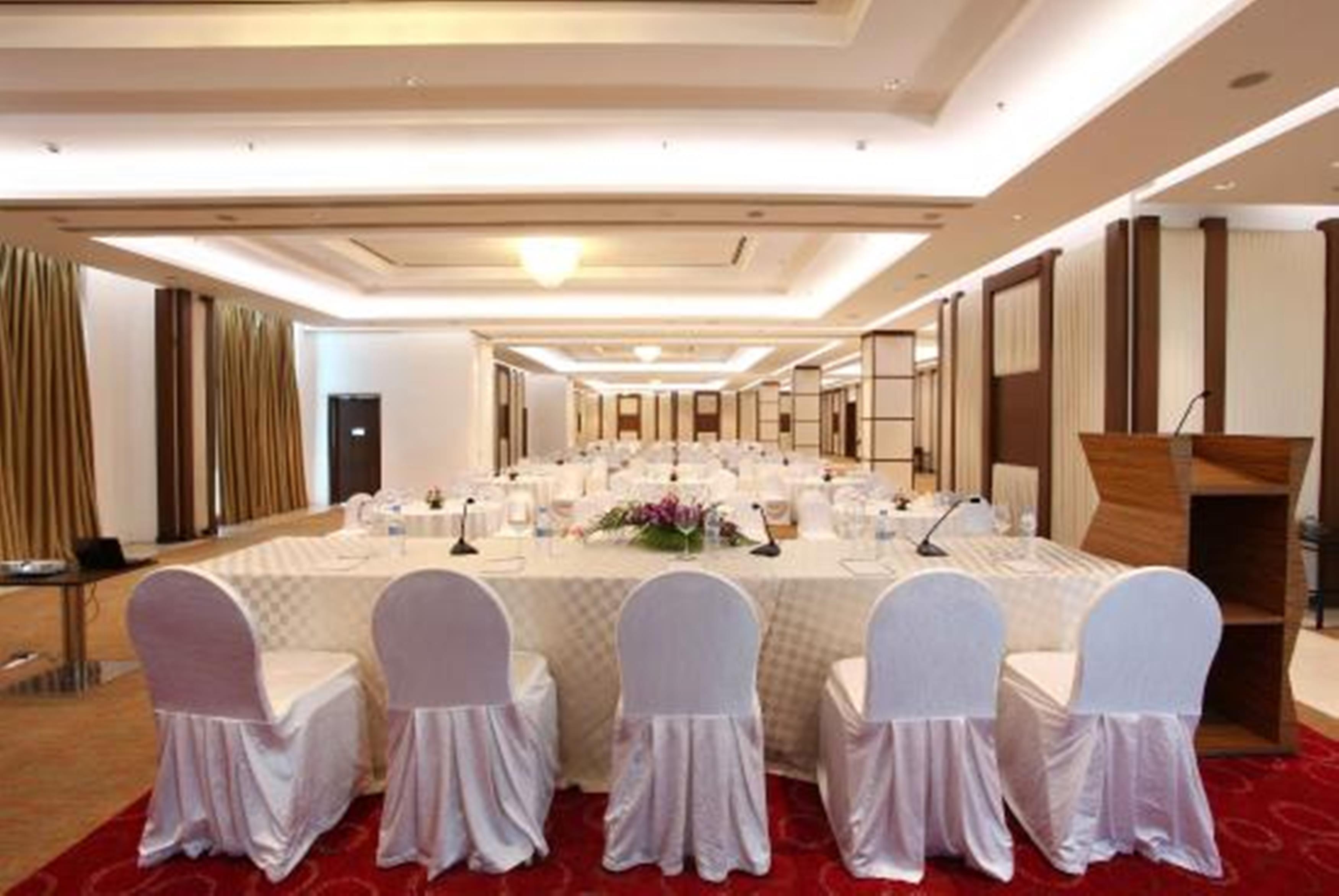 Welcomhotel By Itc Hotels, Dwarka, New Delhi Exteriör bild The meeting room