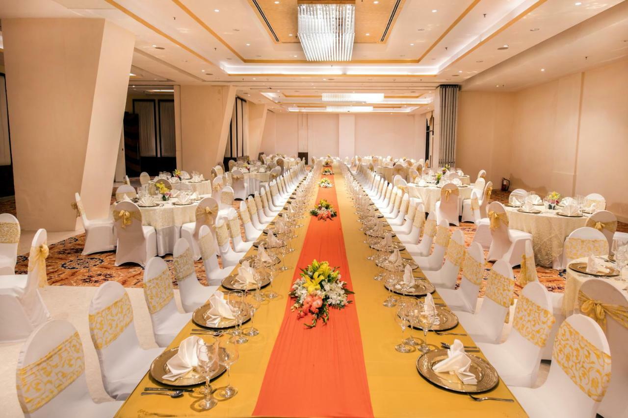 Welcomhotel By Itc Hotels, Dwarka, New Delhi Exteriör bild A typical wedding reception